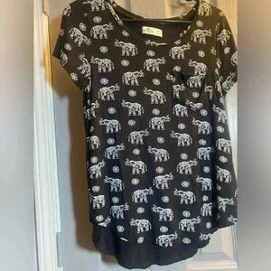 Hollister black & white asymmetric t shirt top with elephants women’s size small
